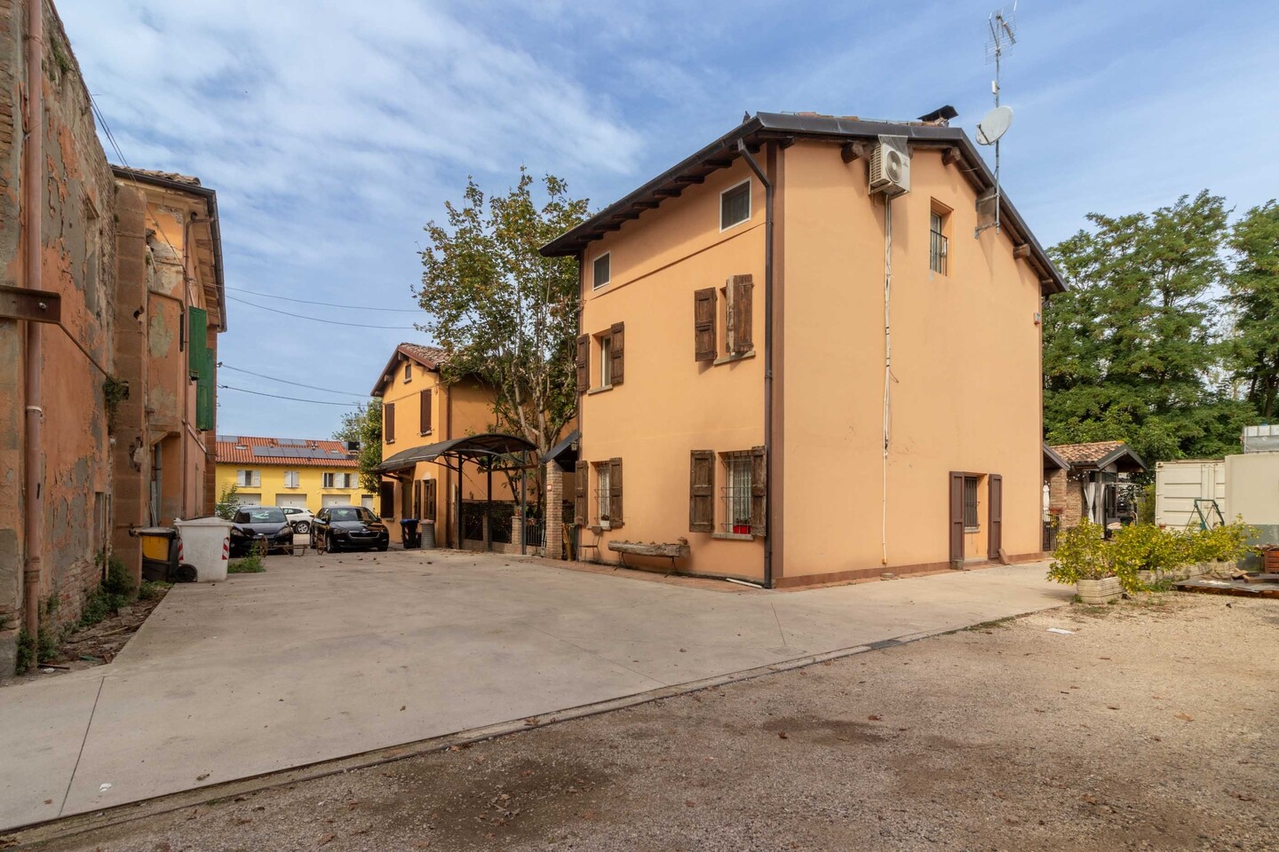 Villetta indipendente con garage e capannone annesso in vendita a Caselle di Crevalcore