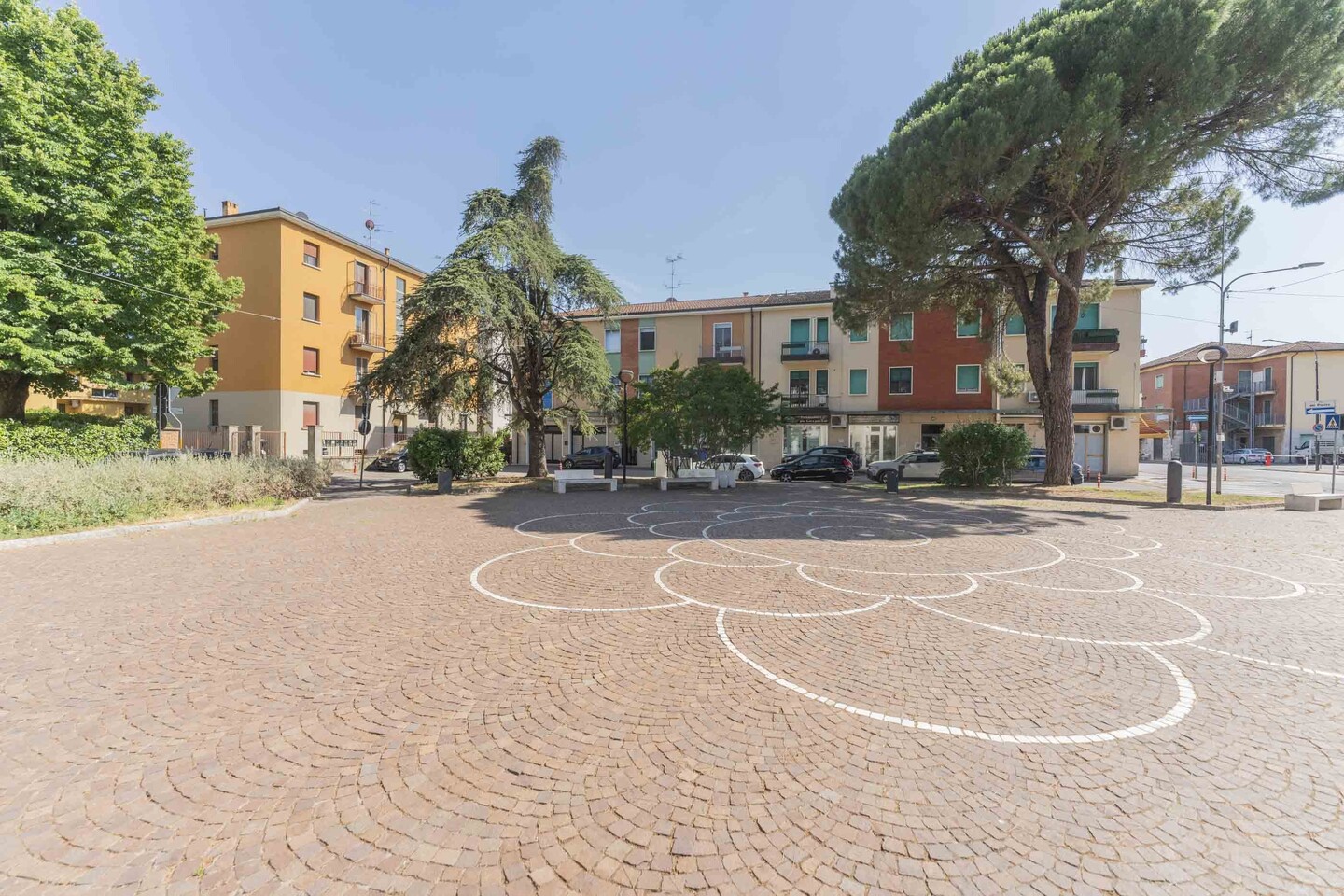 Granarolo-Piazza Del Popolo: app 2 camere+cantina e garage